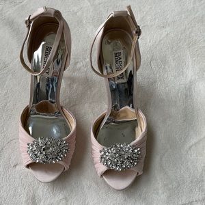 Badgley mischka satin heels